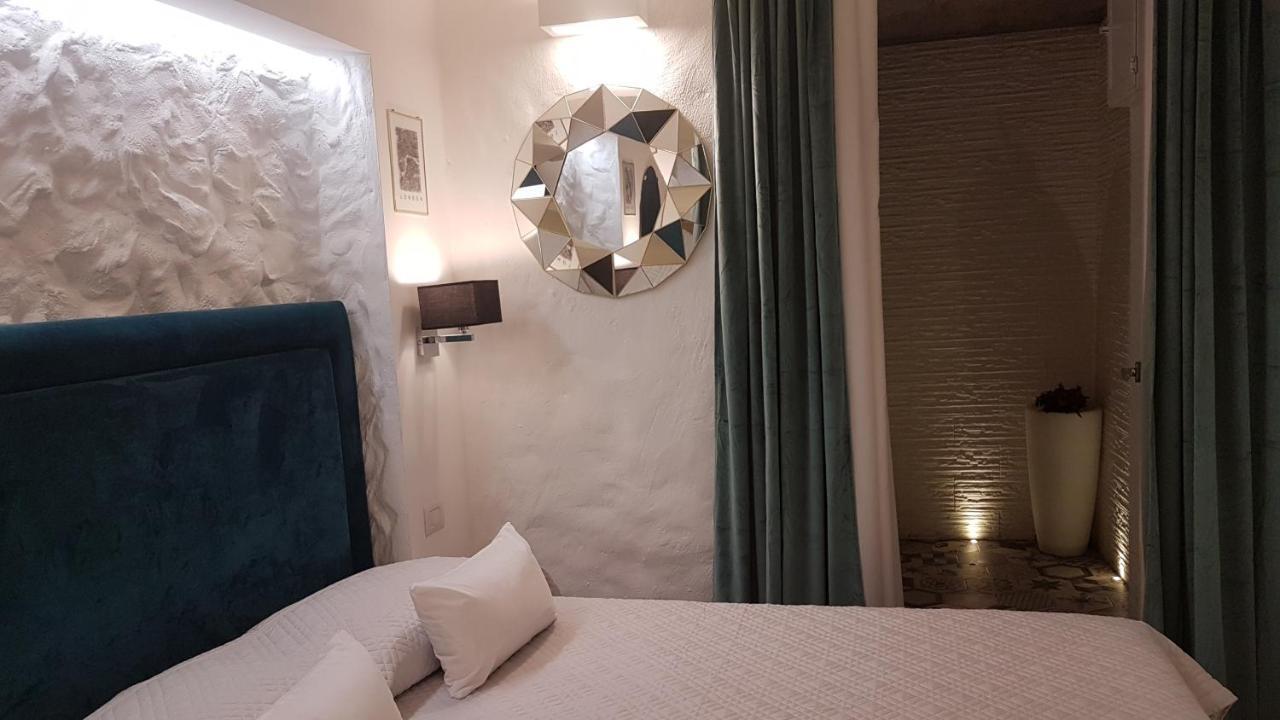 Room Del Giglio Bari Bagian luar foto